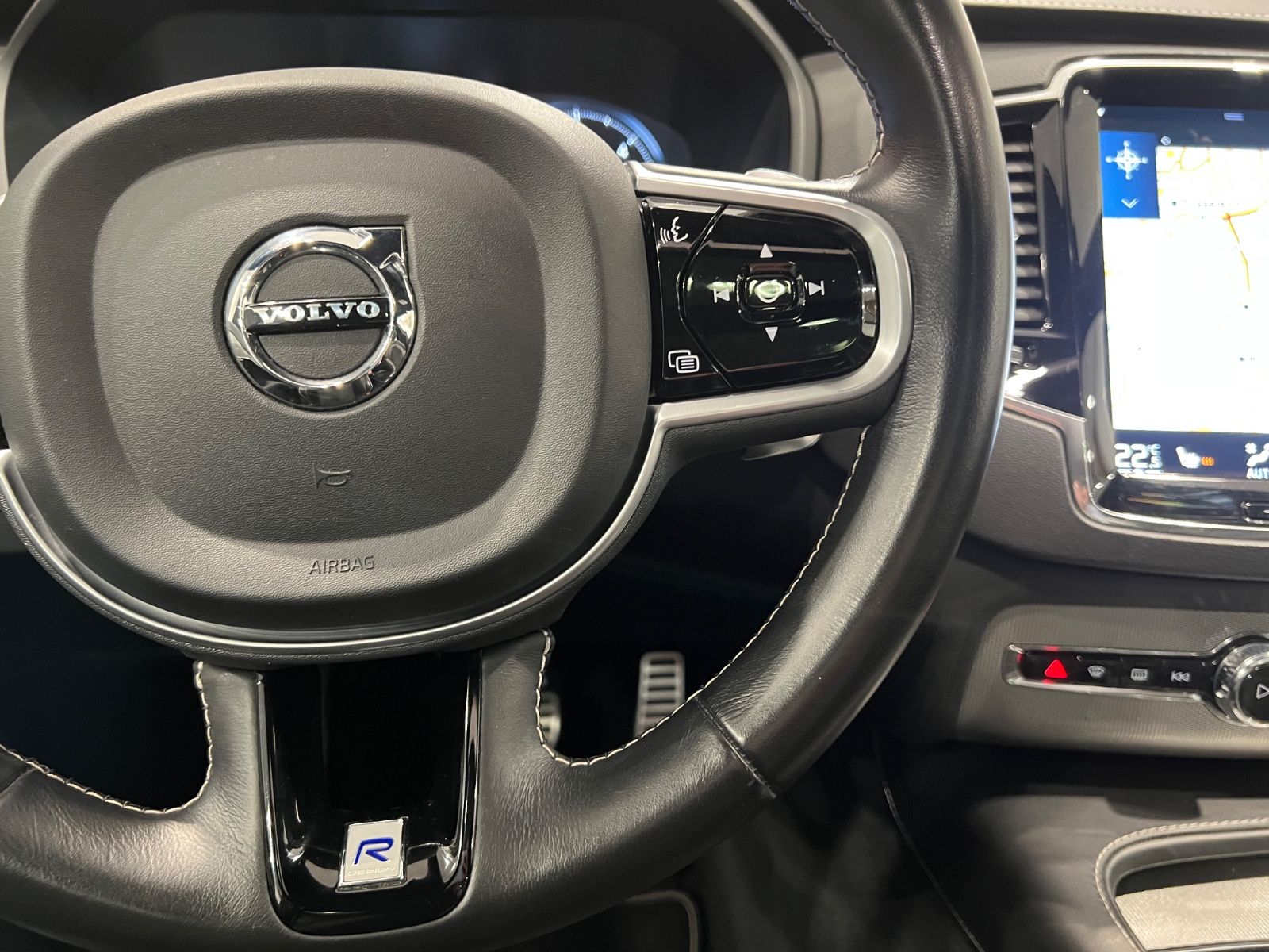 Volvo XC90 R Design AWD - Samsaru's Car Outlet