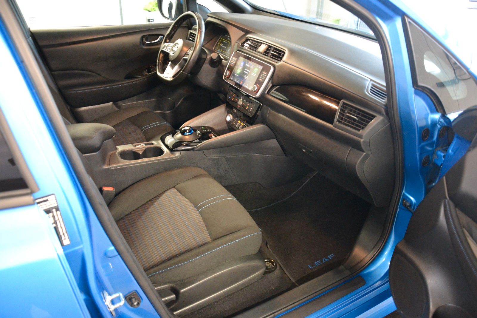 Nissan Leaf N-Connecta 40kW/h - Samsaru's Car Outlet
