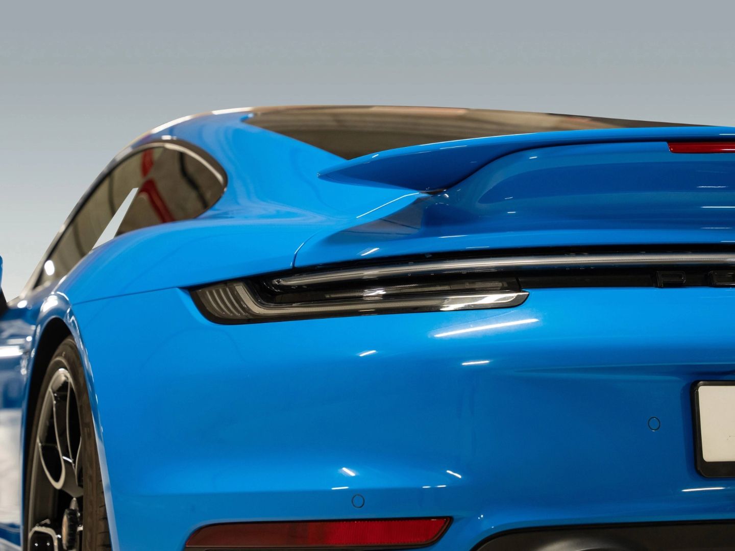 Porsche 992 Turbo S Burmester InnoDrive PCCB Lift-VA