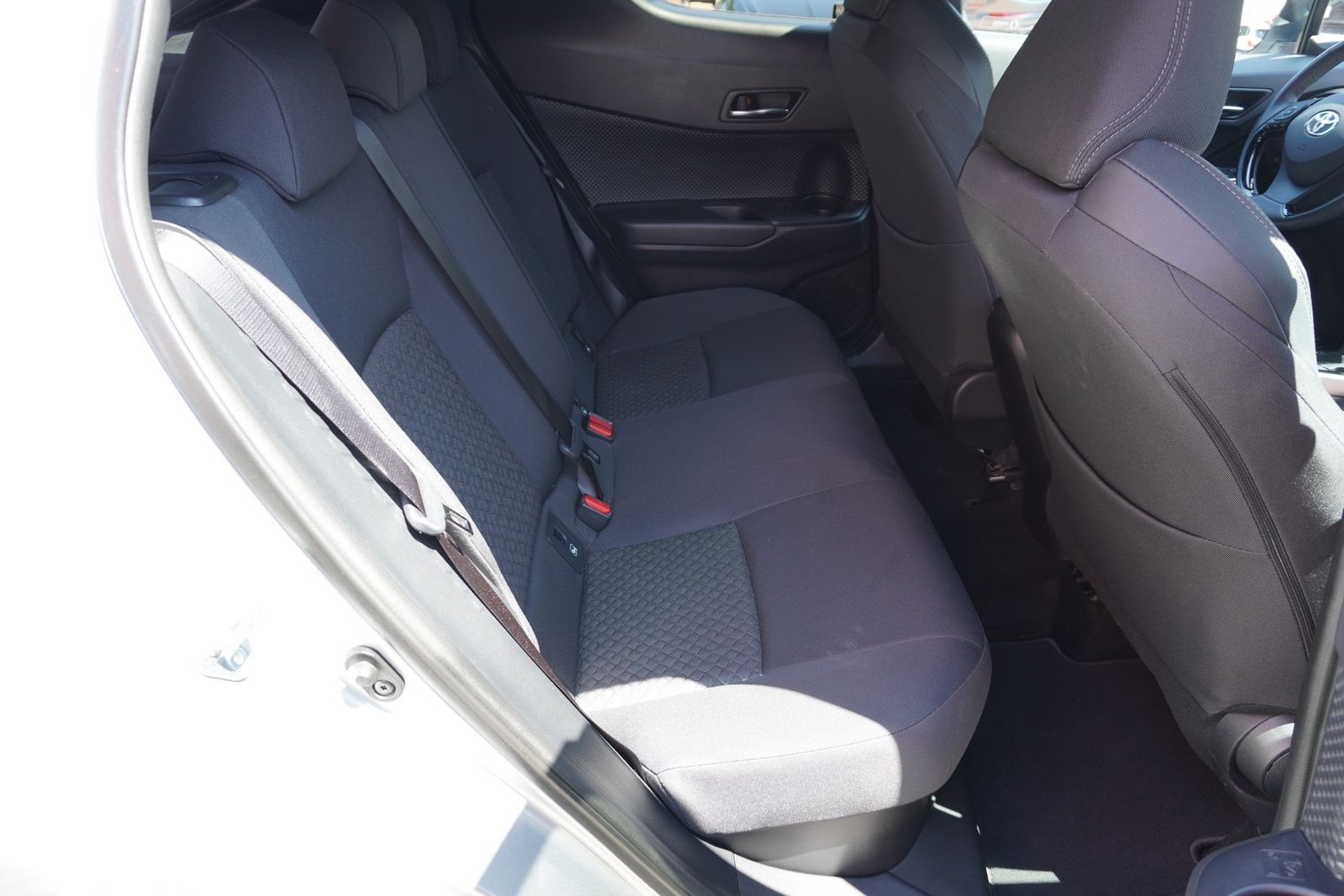 Toyota C-HR 1.8 Hybrid - Samsaru's Car Outlet