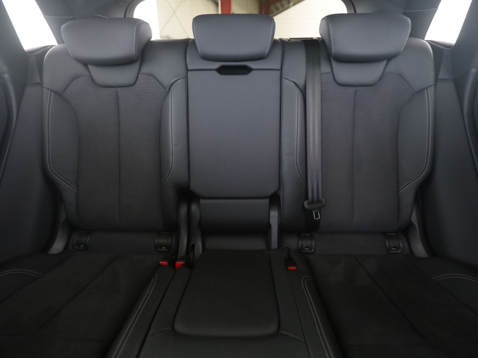 Audi Q5 40 TDI quattro S line Pano+AHK+Matrix+RFK+MMI