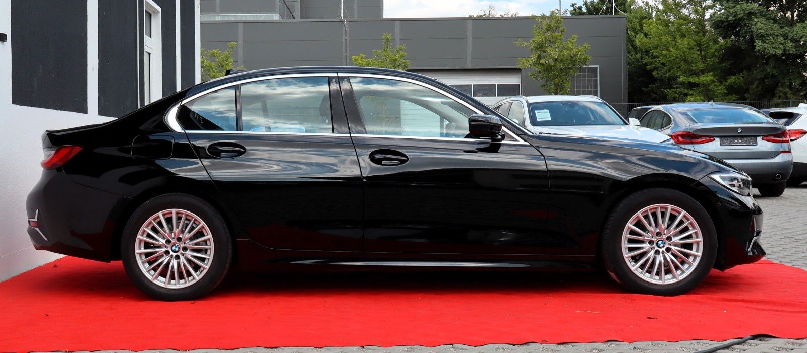 BMW 320 d Luxury Line - Samsaru's Car Outlet