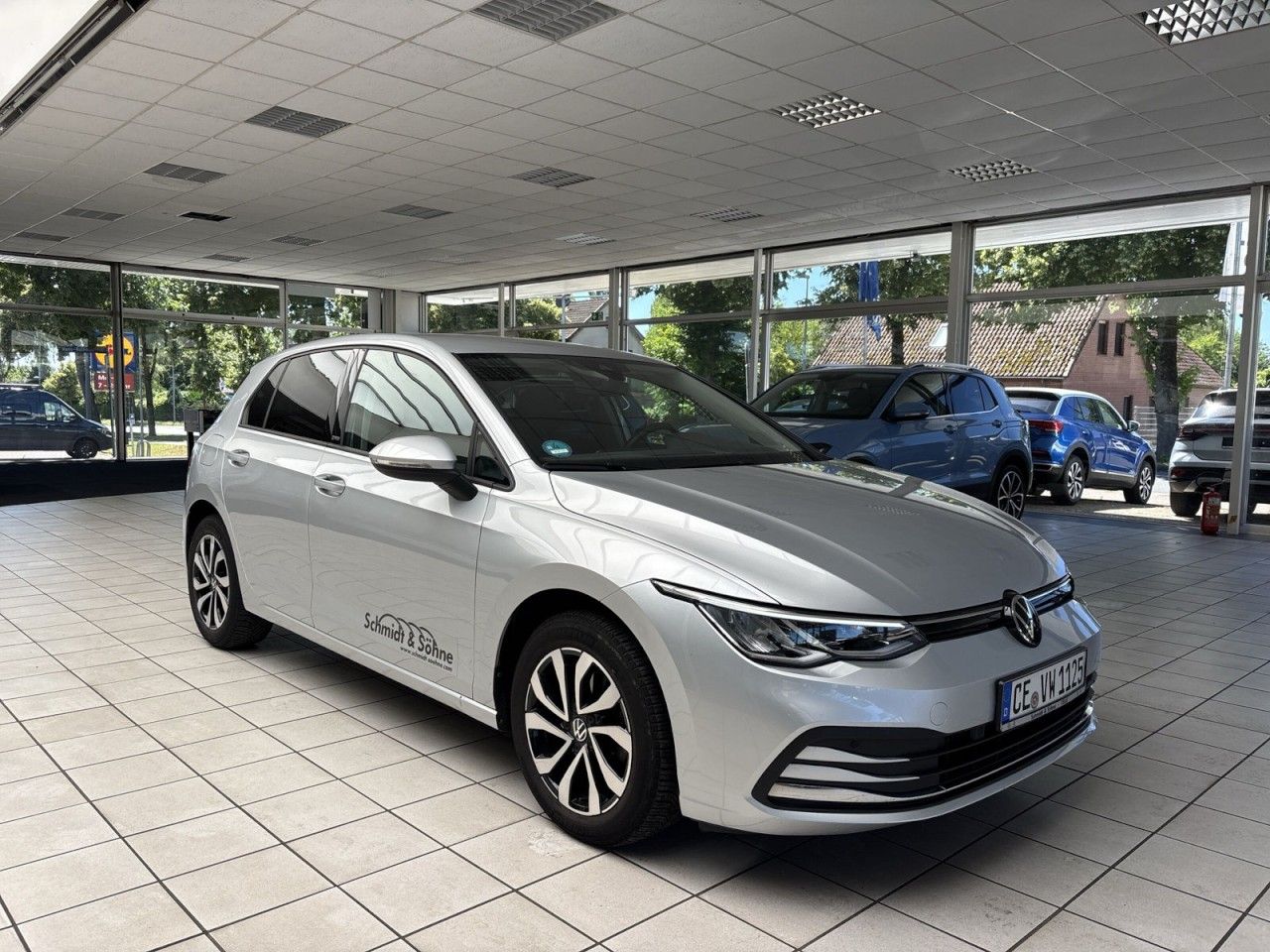 Volkswagen Golf VIII 1.0 l eTSI Active - Samsaru's Car Outlet
