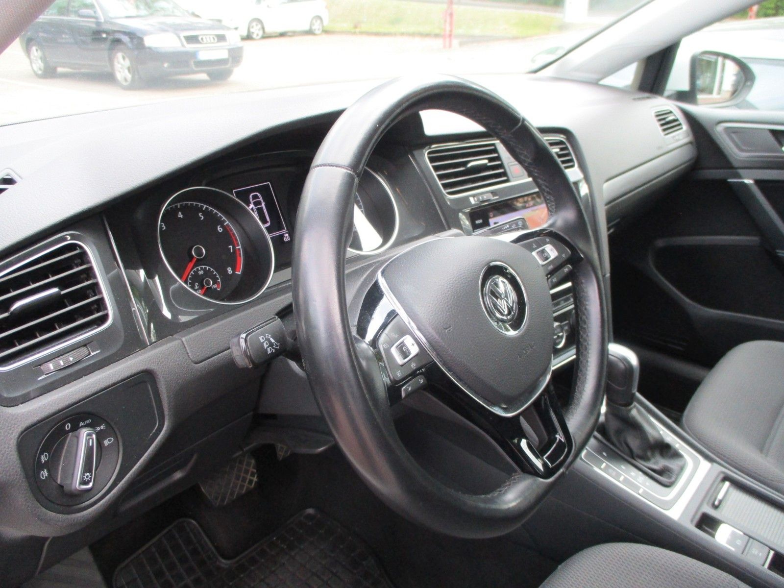 Volkswagen Golf VII Variant DSG - Samsaru's Car Outlet