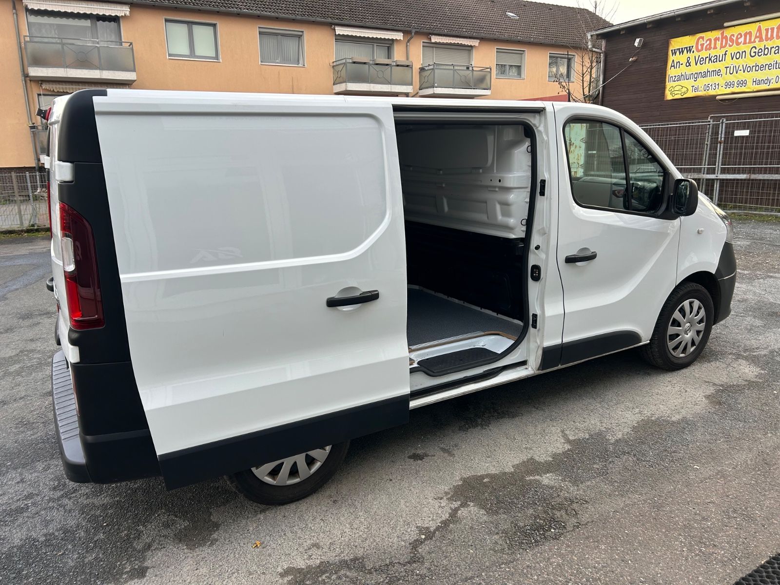Nissan NV300 2.0 dCi COMFORT - Samsaru's Car Outlet