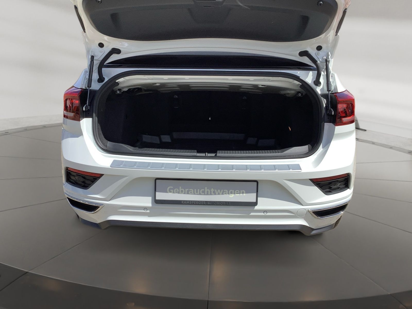 Volkswagen T-Roc R-Line - Samsaru's Car Outlet