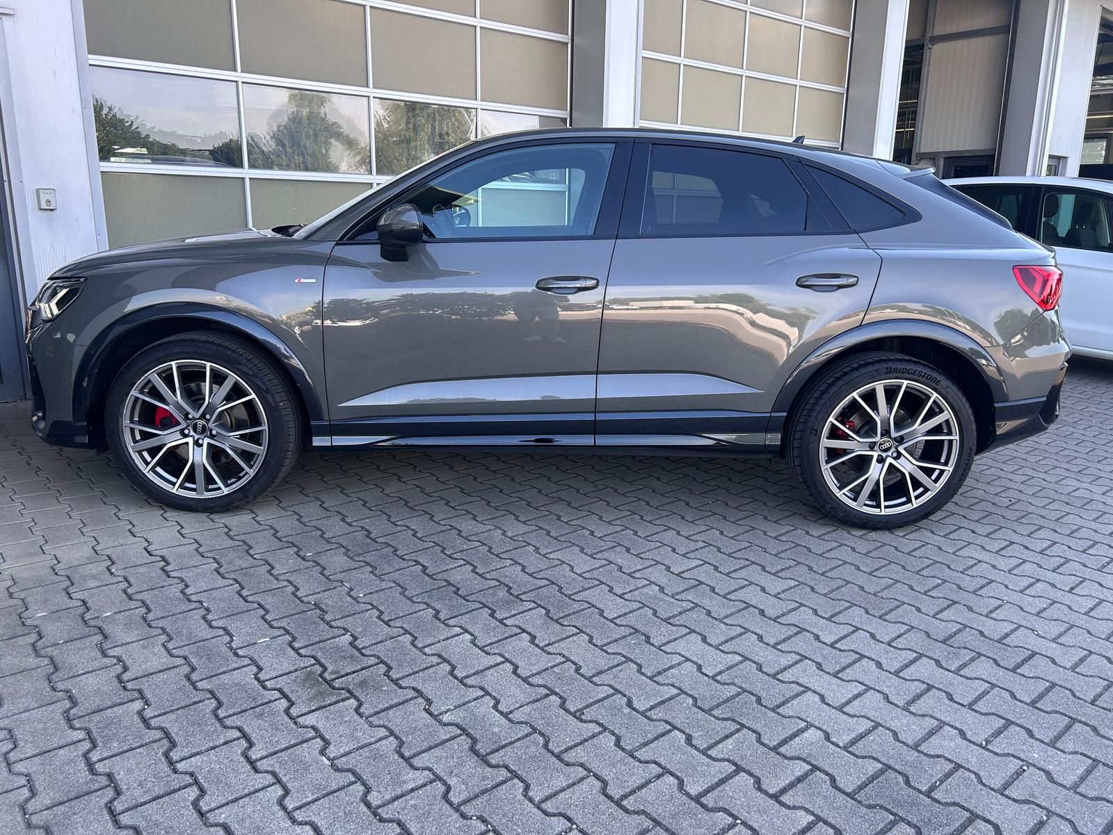 Audi Q3 40 TDI quattro S line 2.0TDI Sportb. AHK DCC