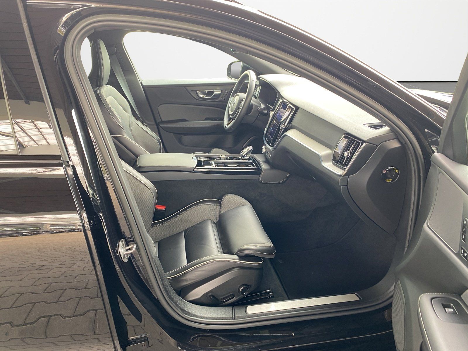 Volvo V60 T8 Plus Dark Memory*StHzg*LED*AHK*