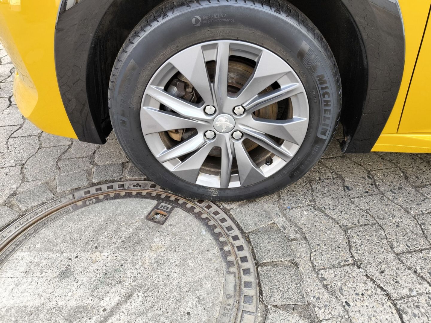 Peugeot e-208 Allure - Samsaru's Car Outlet