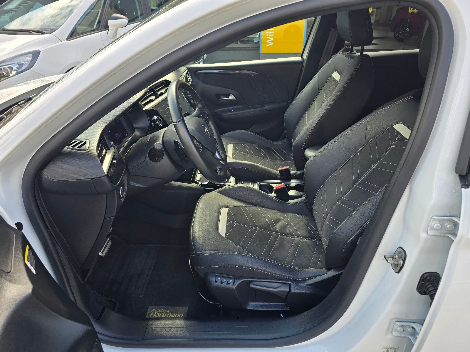 Opel Corsa F Ultimate - Samsaru's Car Outlet