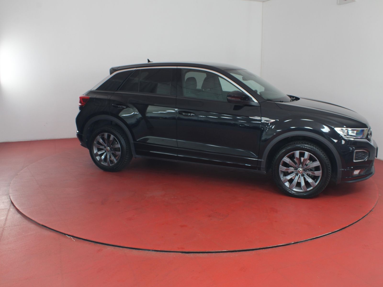 Volkswagen T-Roc R-Line - Samsaru's Car Outlet