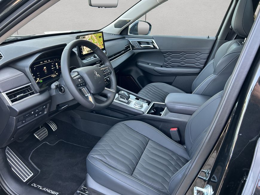 Mitsubishi Outlander 2.4 4WD Plug-In HYB TOP,360°Kam,Leder,