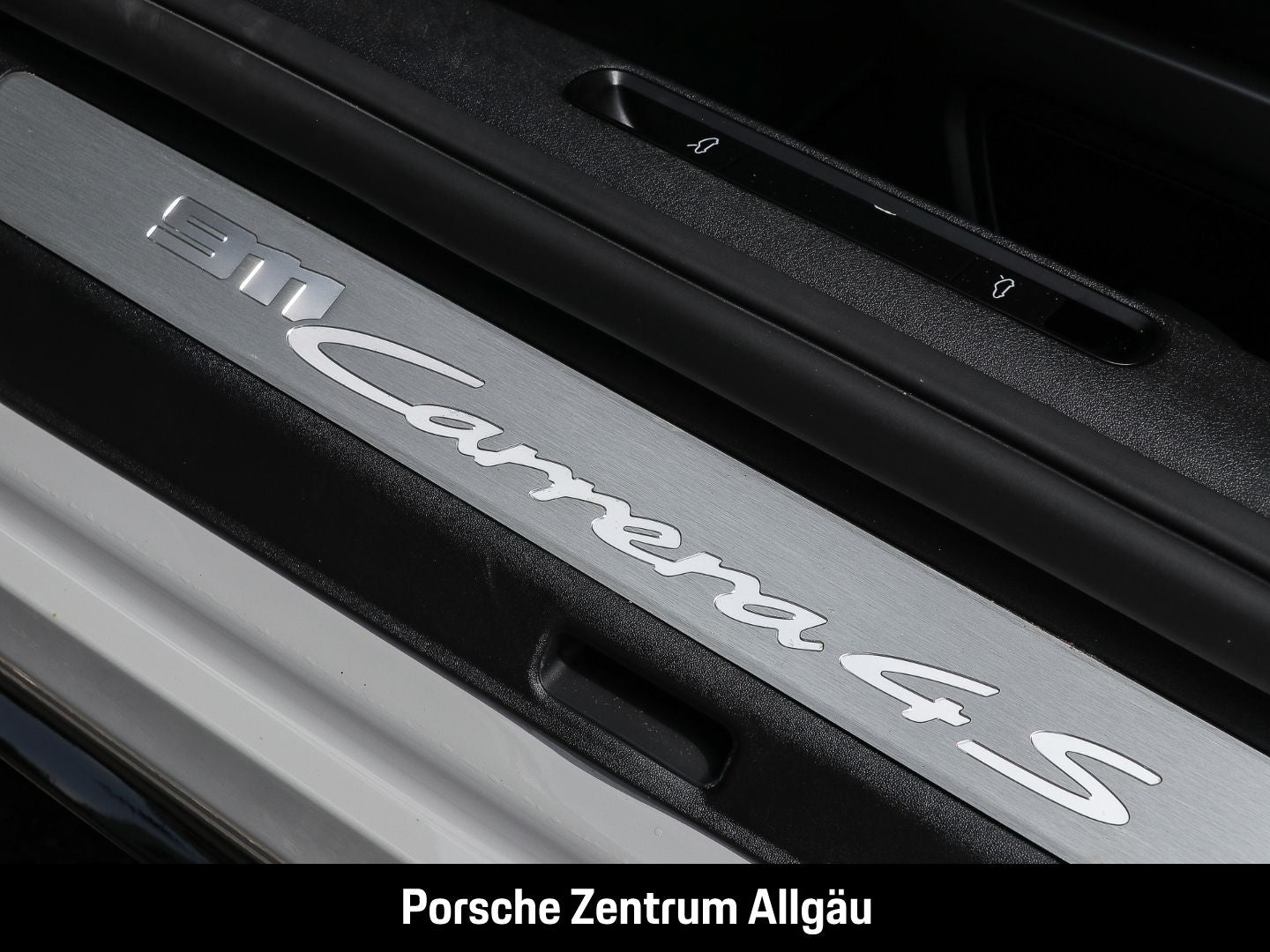 Porsche 992 911 Carrera 4S BOSE Sportabgasanlage Kreide