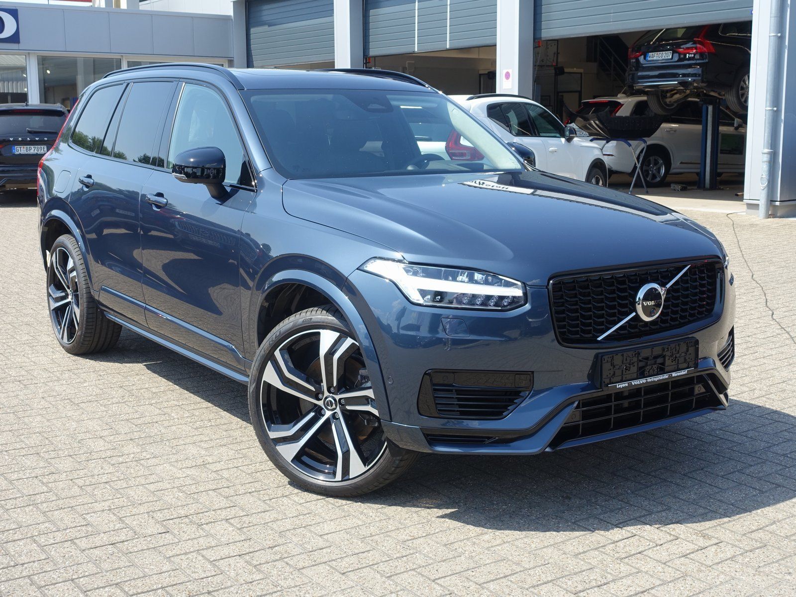 Volvo XC90 Ultra Dark T8 AWD Plug-in Hybrid - Samsaru's Car Outlet