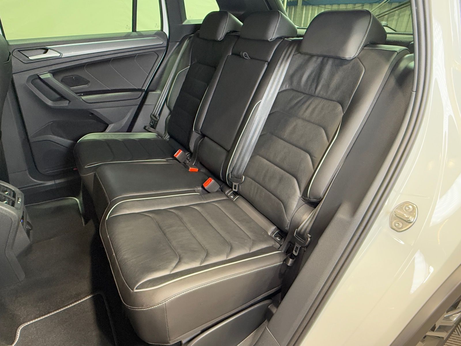Volkswagen Tiguan R-Line 2.0 TDI DSG 4M - Samsaru's Car Outlet
