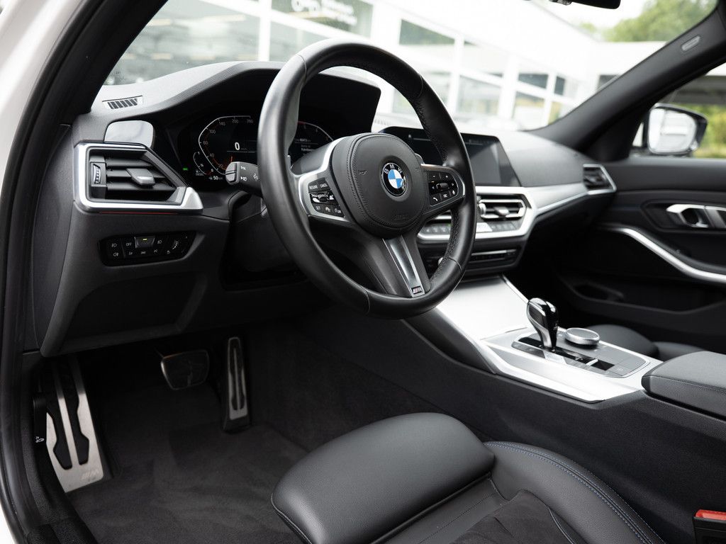BMW 330d Touring M-Sportpaket - Samsaru's Car Outlet