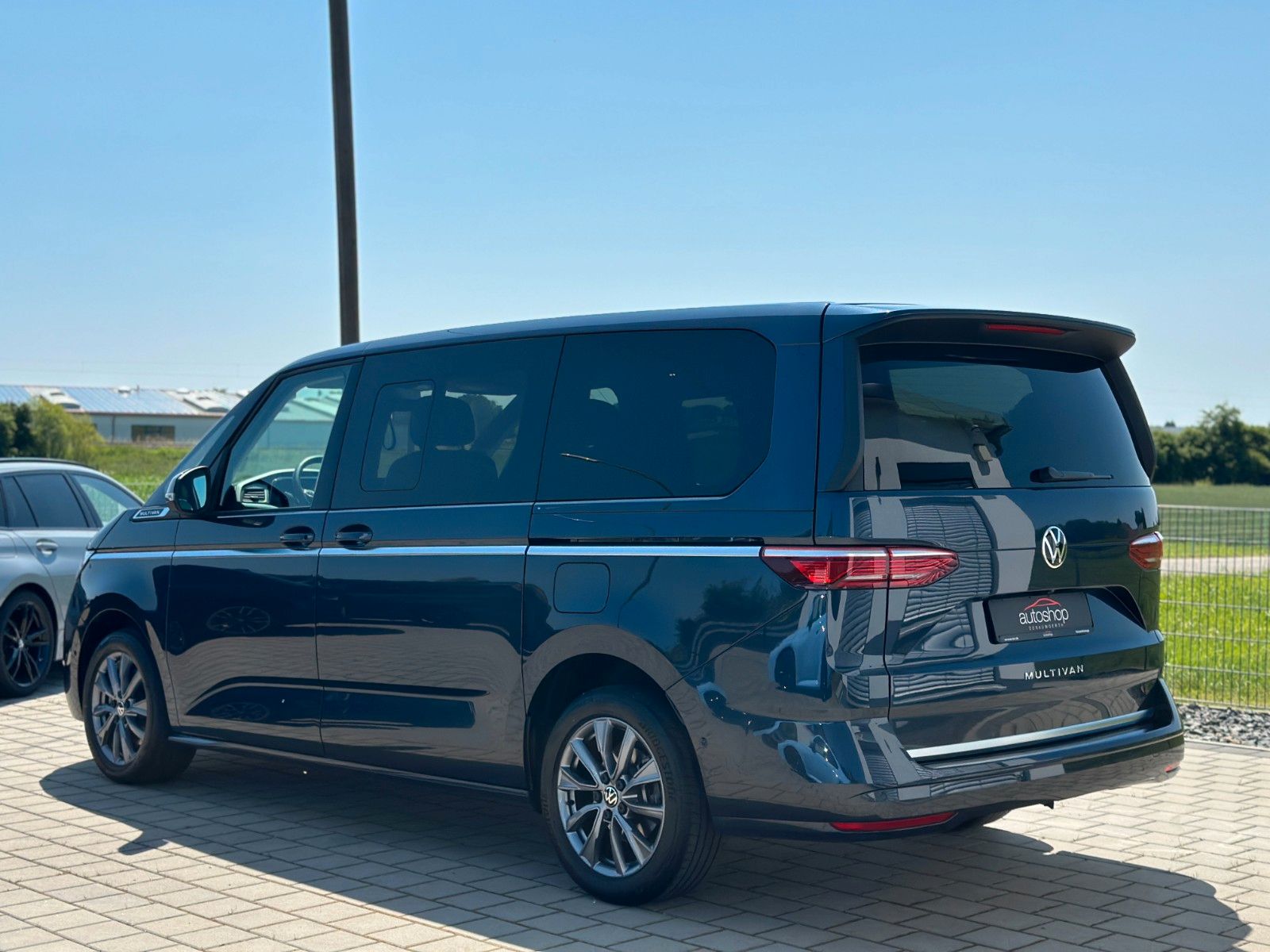Volkswagen T7 Multivan 2.0 TDI - Samsaru's Car Outlet