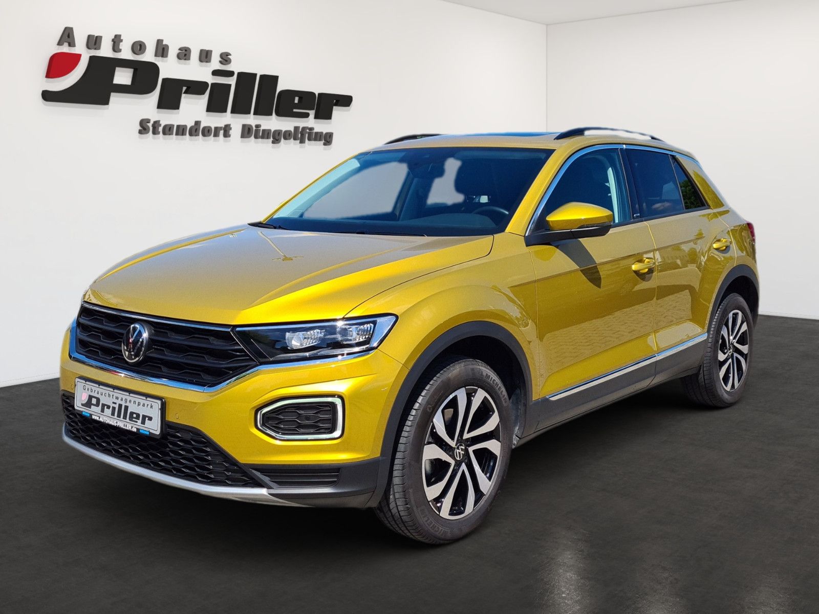 Volkswagen T-Roc 1.5 TSI Active - Samsaru's Car Outlet