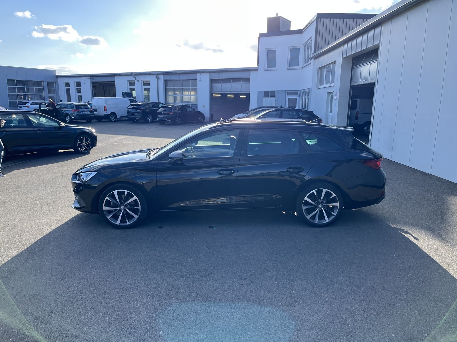 Seat Leon SP 2.0 TDI DSG FR AHK 18 Zoll AHK STHZ PANO