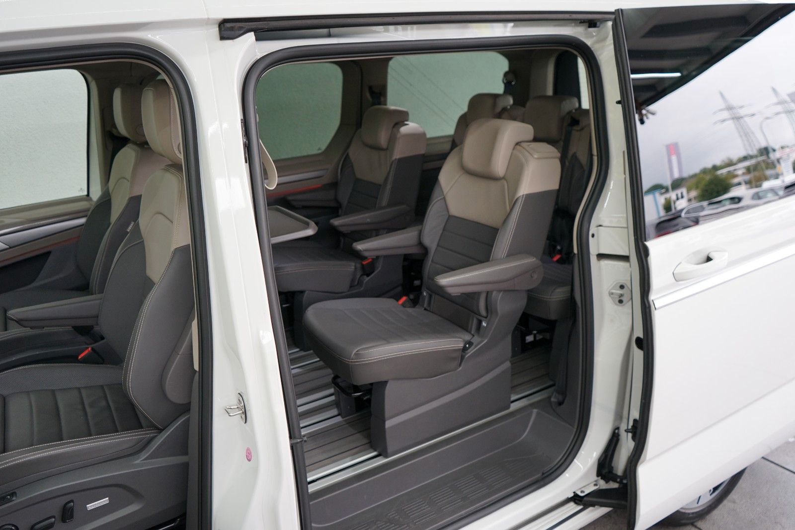 Volkswagen T7 Multivan Lang 2.0 TSI Style/Leder/Mega-Spec!