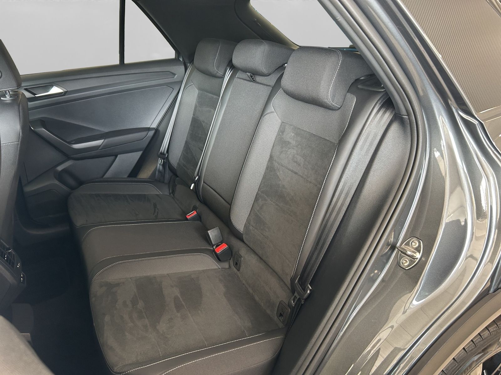Volkswagen T-Roc 1.5 TSI Style Black - Samsaru's Car Outlet