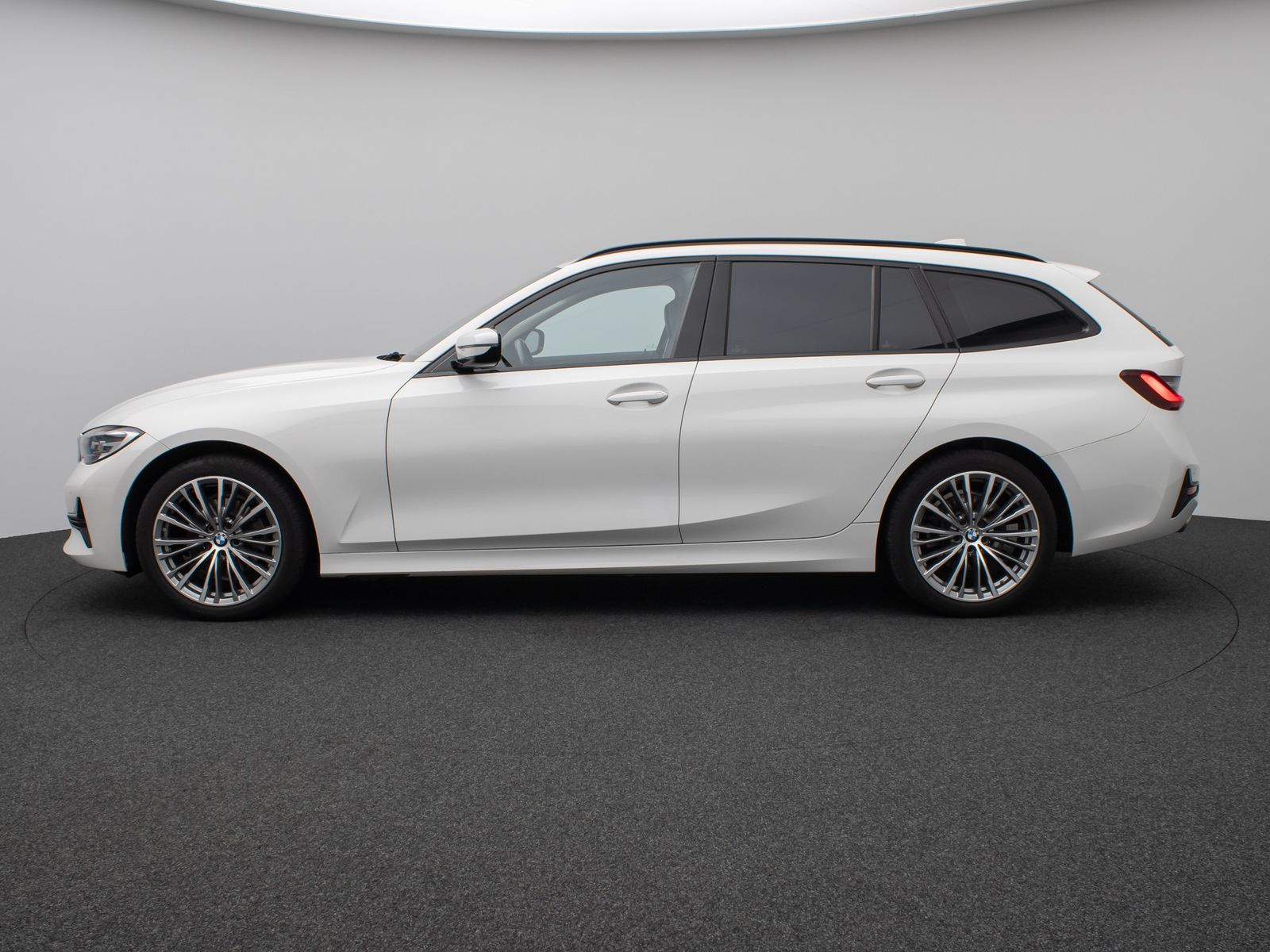 BMW 320d SportLine - Samsaru's Car Outlet