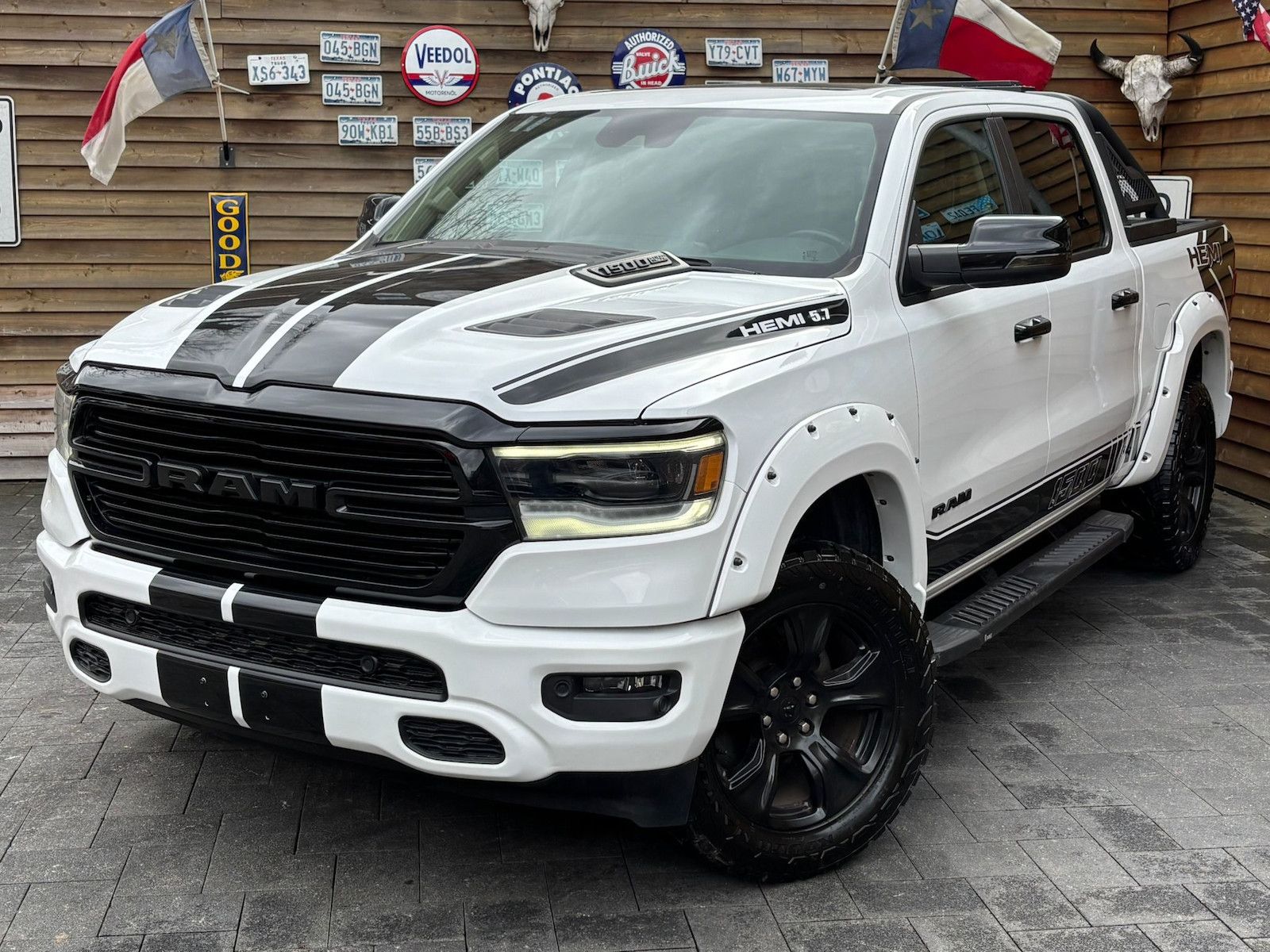 Dodge RAM 1500 Laramie 5,7L 4x4 AHK LPG12´´ Navi Bügel