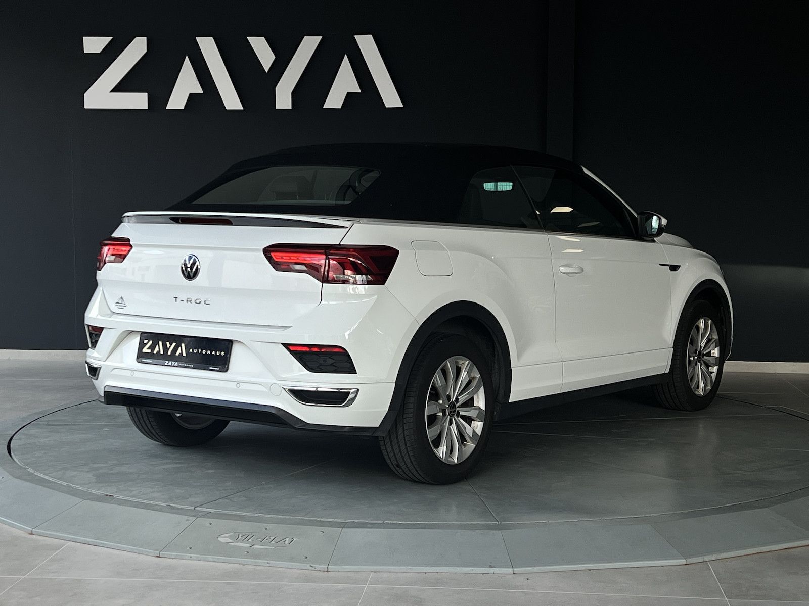 Volkswagen T-Roc 1.5 TSI R-Line - Samsaru's Car Outlet
