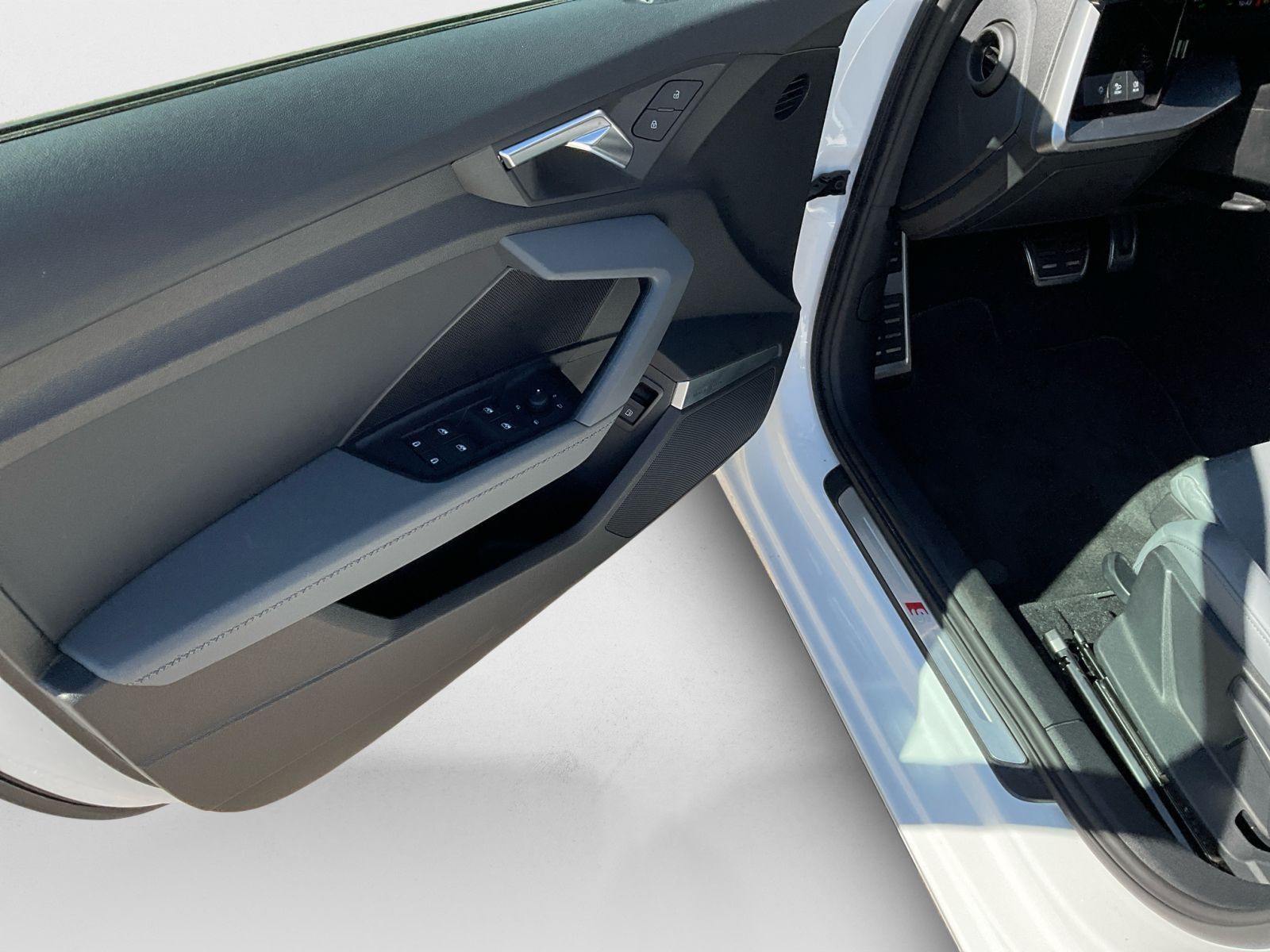 Audi A3 Sportback 40 TFSI e S-line - Samsaru's Car Outlet