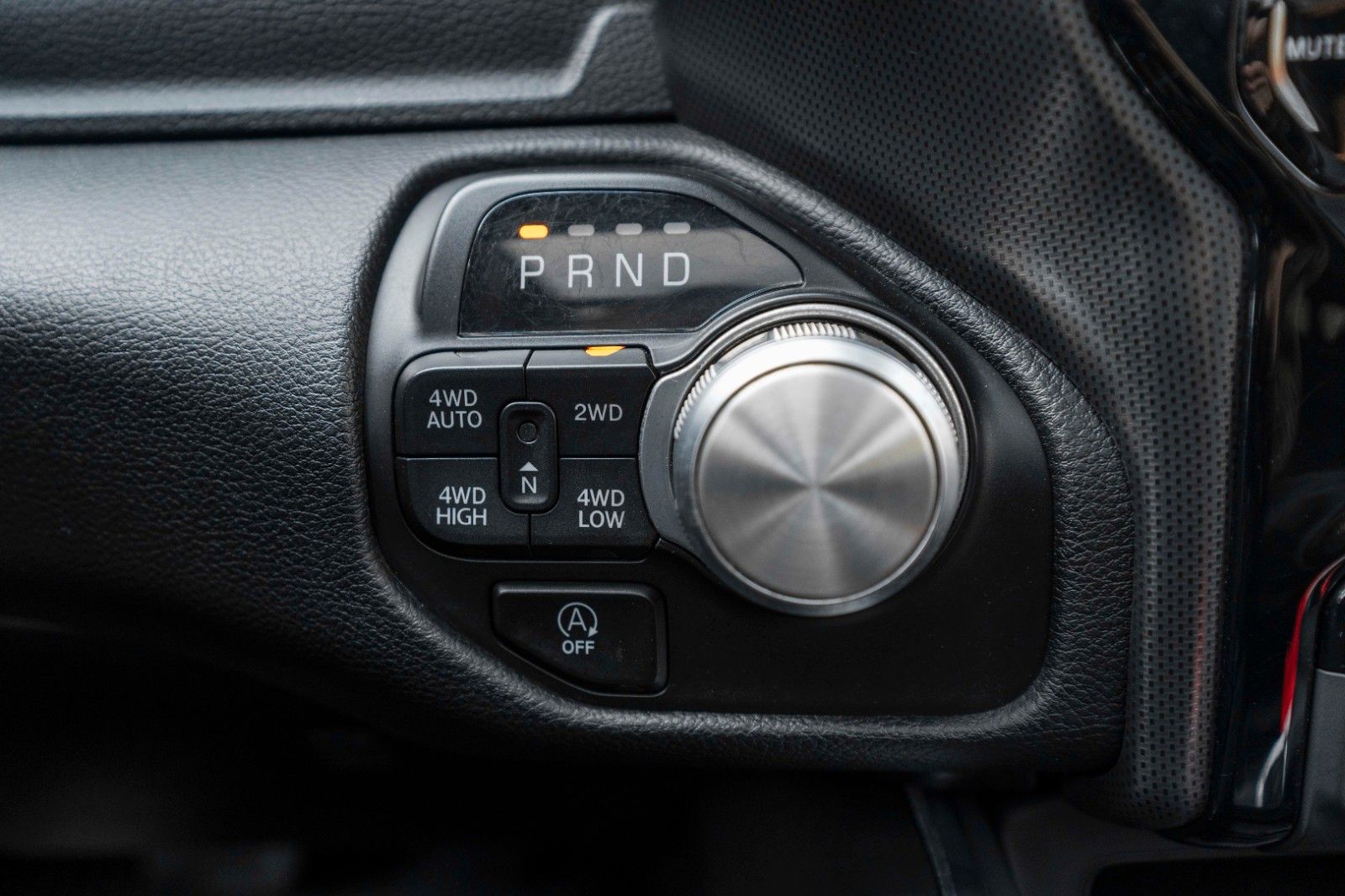Dodge RAM 5,7L Laramie CC 4X4 360° LED CARPLAY LPG AHK