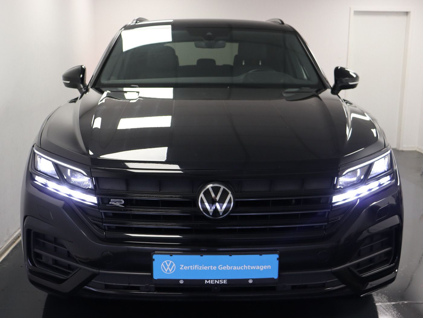 Volkswagen Touareg 3.0 TDI 4 Motion R-Line - Samsaru's Car Outlet