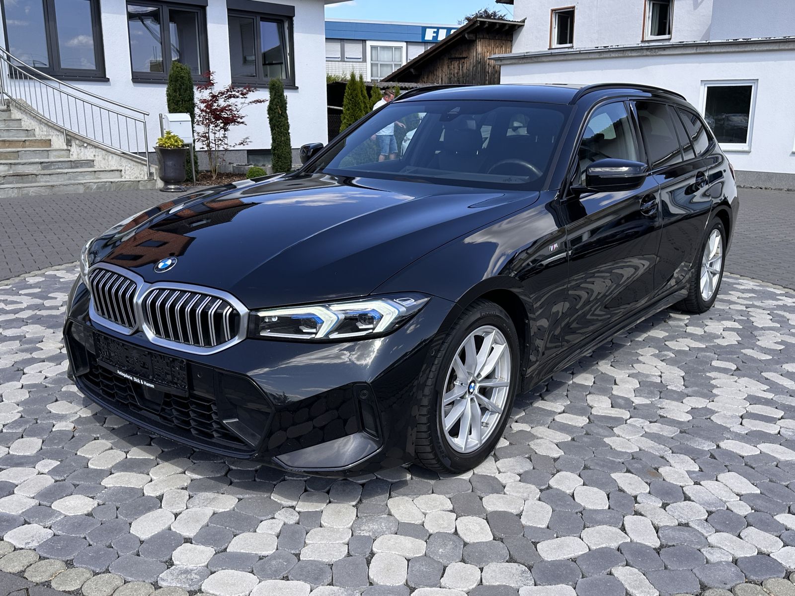 BMW 320 d xDrive M Sport - Samsaru's Car Outlet