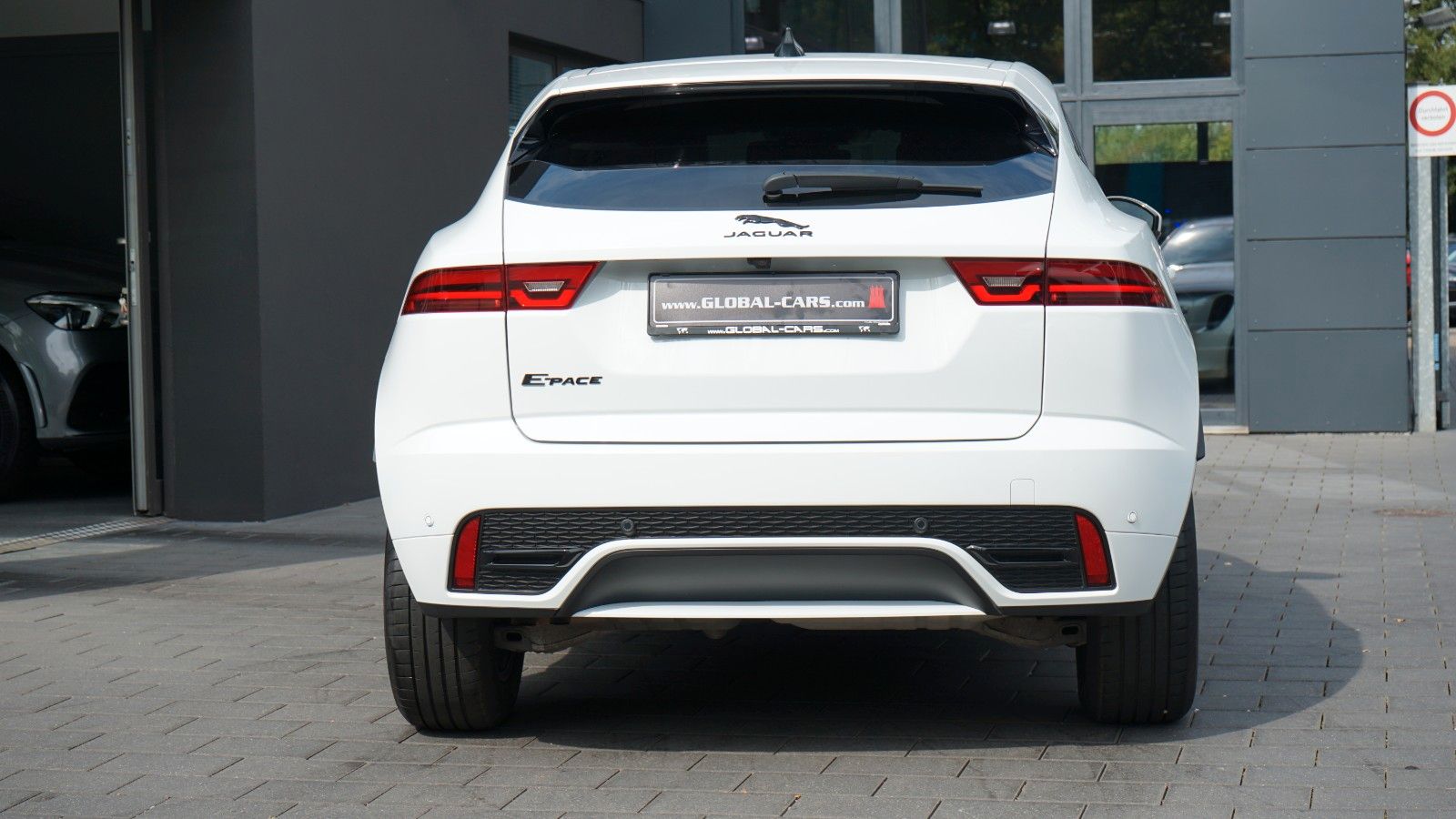 Jaguar E-PACE D200 R-DYNAMIC S*AWD*BLACK PACK*