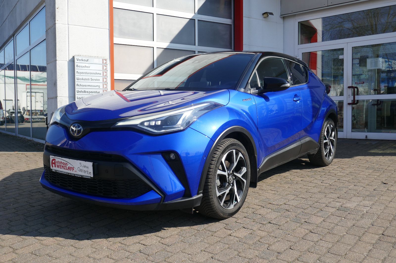 Toyota C-HR 2.0l Hybrid Team - Samsaru's Car Outlet