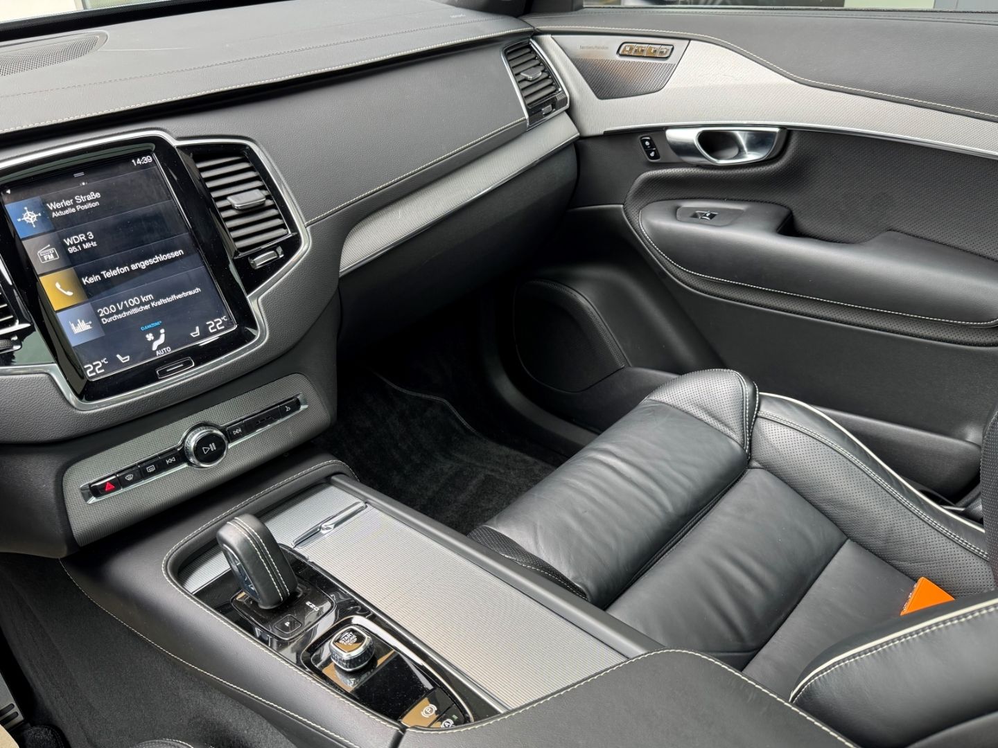 Volvo XC90 R Design Edition Recharge AWD - Samsaru's Car Outlet