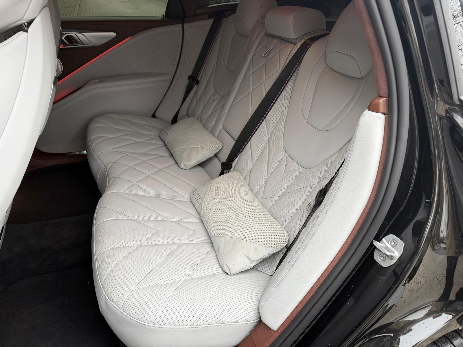 BMW XM 50e MASSAGE.SOFTCL.B&W.DR.ASS.PRO.AHK.360°