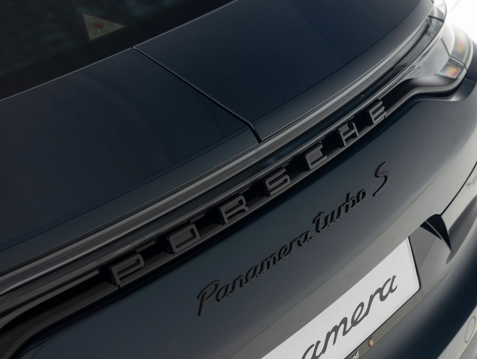 Porsche Panamera Turbo S E-Hybrid - VOLLES AUTO!!!
