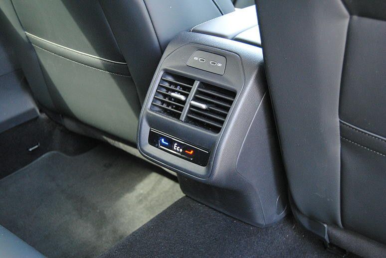 Volkswagen Passat 1.5 eHybrid DSG Elega.AHK.Navi-Max.HUD