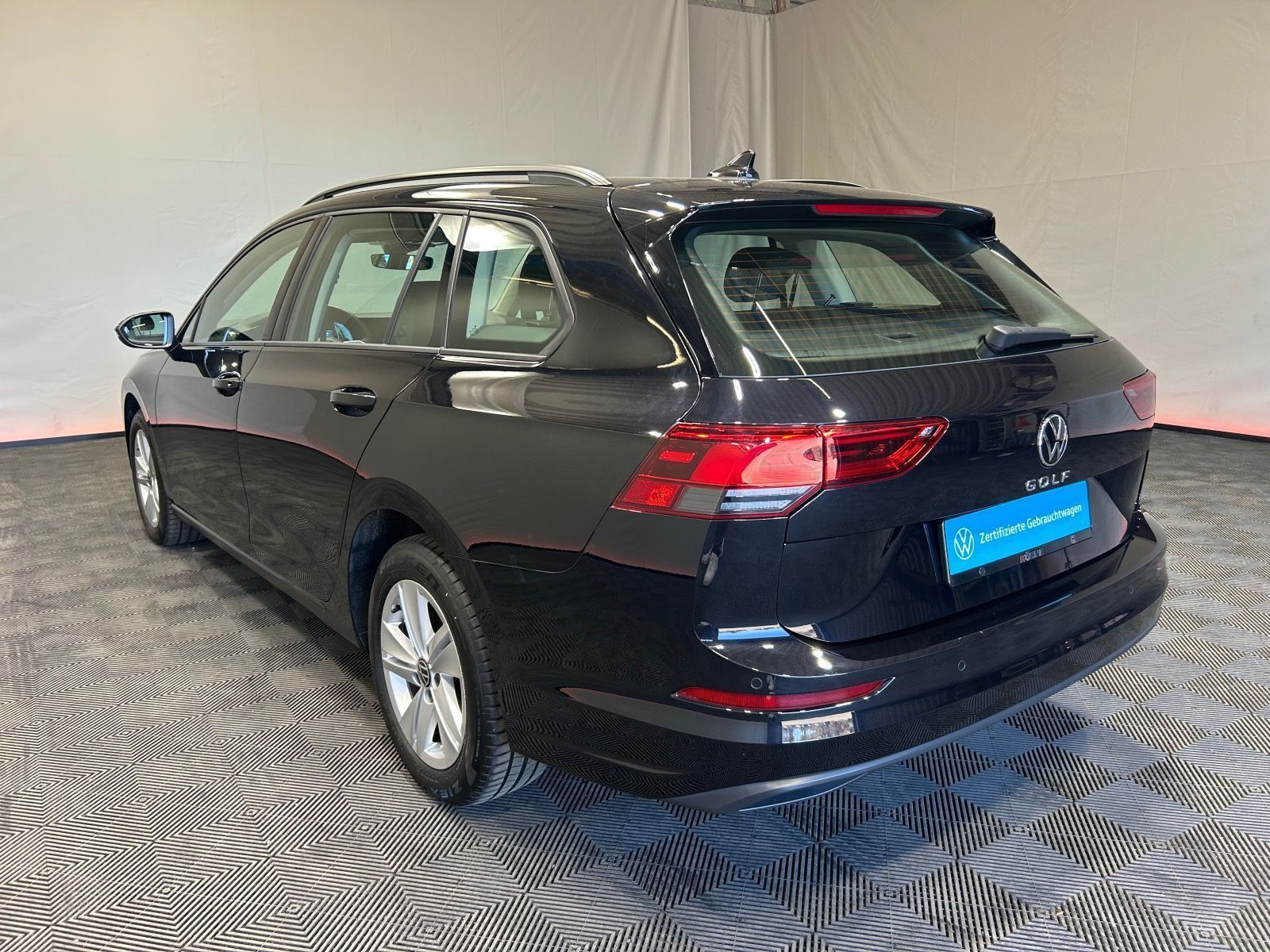 Volkswagen Golf Variant Life 2.0 TDI - Samsaru's Car Outlet