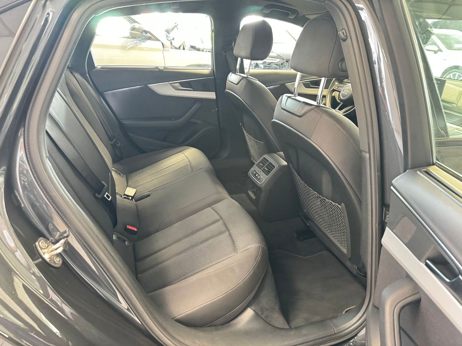 Audi A4 Lim. 40 TDI quattro Black Style - Samsaru's Car Outlet