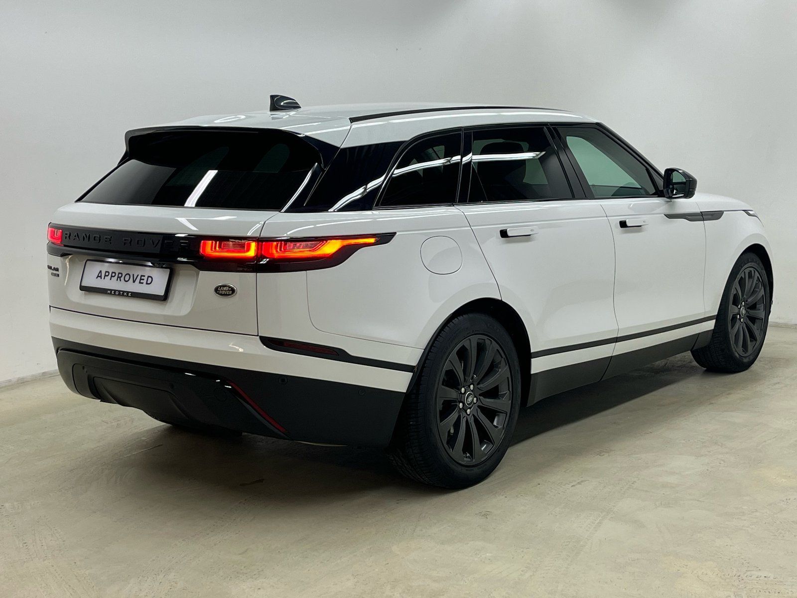 Range Rover Velar D300 S - Samsaru's Car Outlet