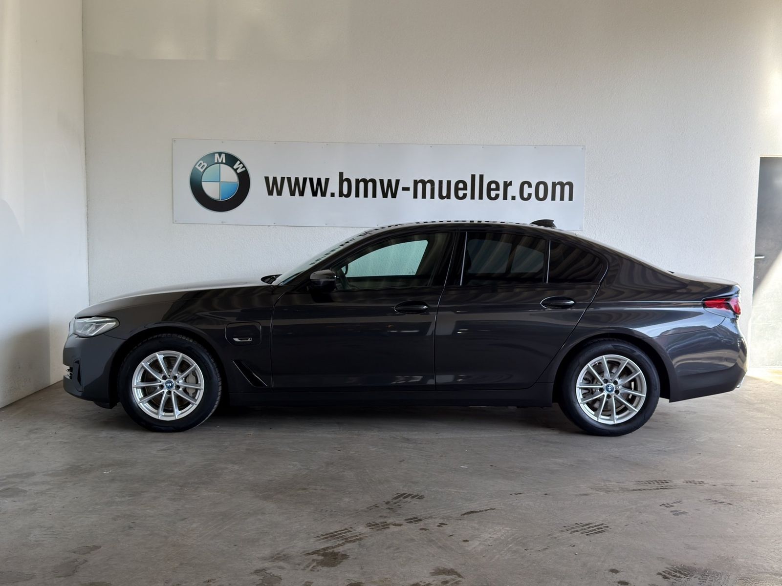 BMW 530e xDr LASER/HUD/CAM/PRIVACY/DAB/AMBI