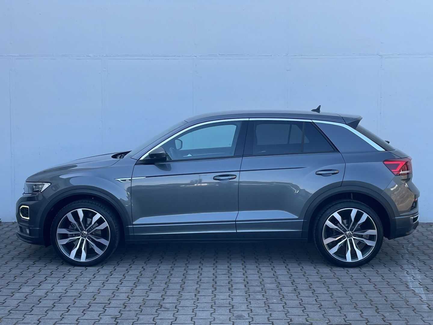 Volkswagen T-Roc 2.0TSI DSG R-Line Sport 4Motion - Samsaru's Car Outlet