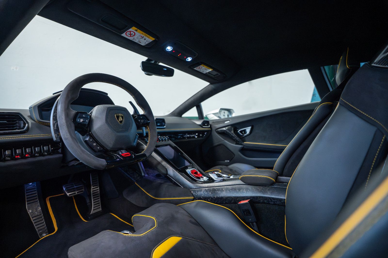 Lamborghini Huracán EVO AWD - Samsaru's Car Outlet