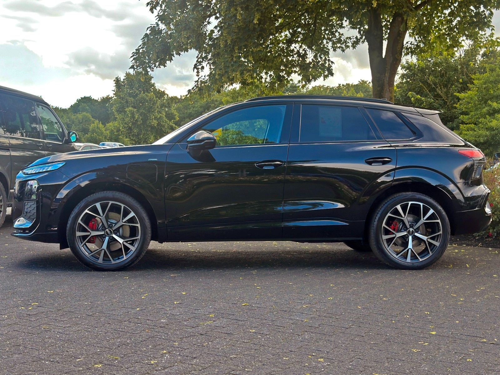 Audi Q3 SUV e-hybrid AHK S-LINE PANO TECH PRO MATRIX