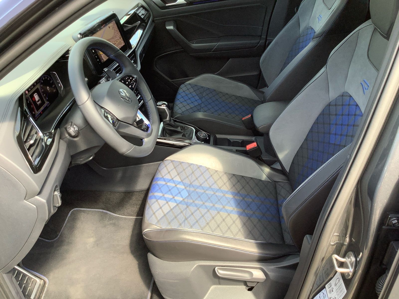 Volkswagen T-Roc 2.0 TSI DSG R 4M - Samsaru's Car Outlet
