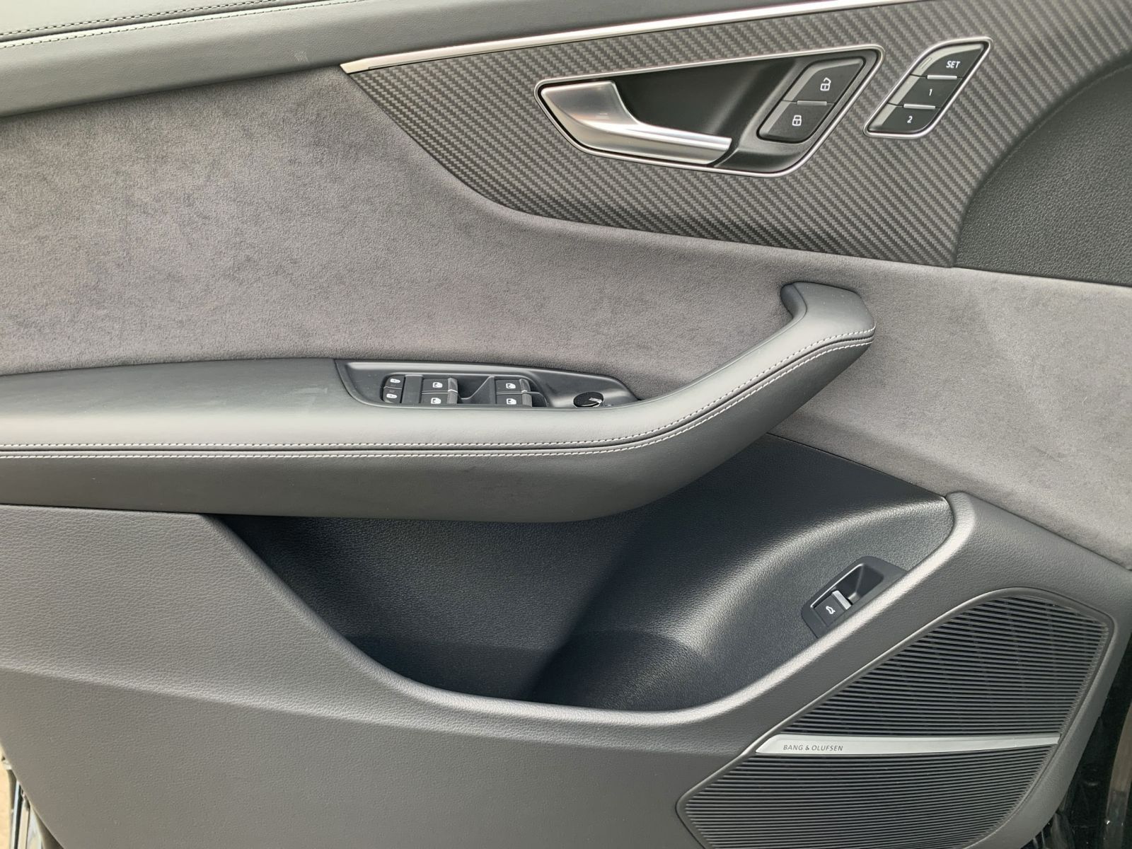 Audi RSQ8 PERFORMANCE 305KM/H+PANO+360°+AHK+KERAMIK+H