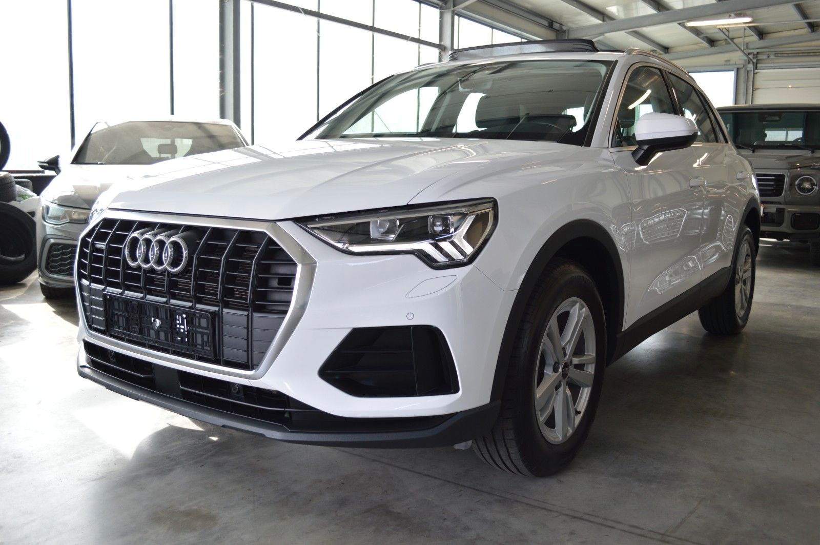 Audi Q3 35 TDI quattro - Samsaru's Car Outlet
