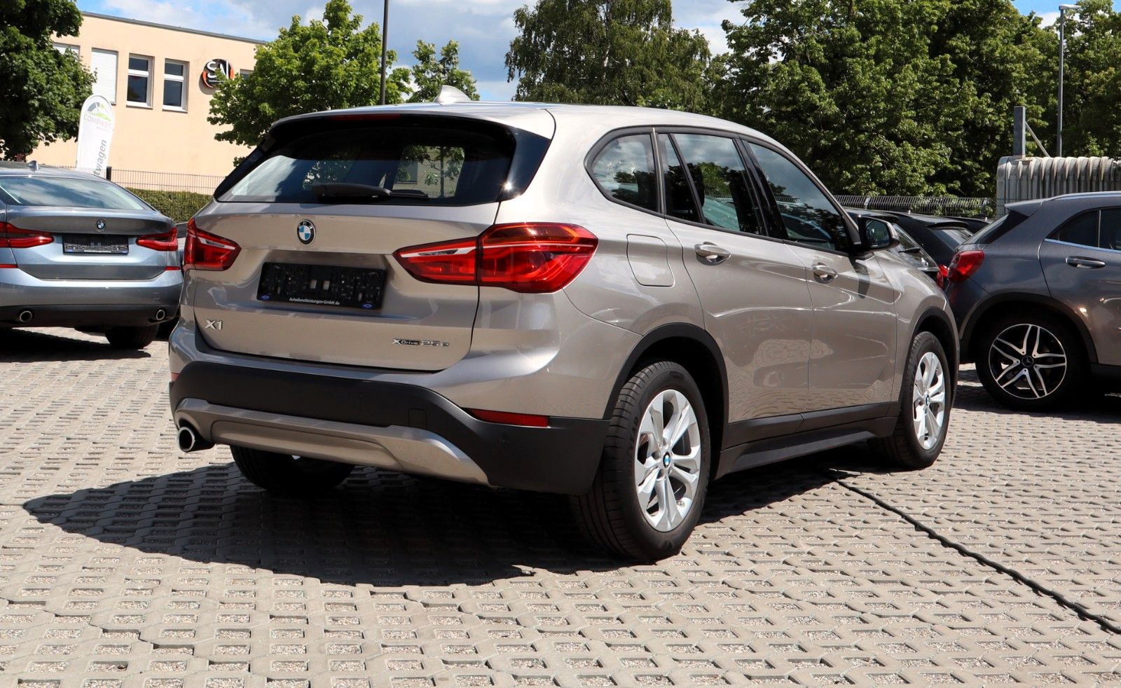BMW X1 xDrive 25 e Advantage - Samsaru's Car Outlet