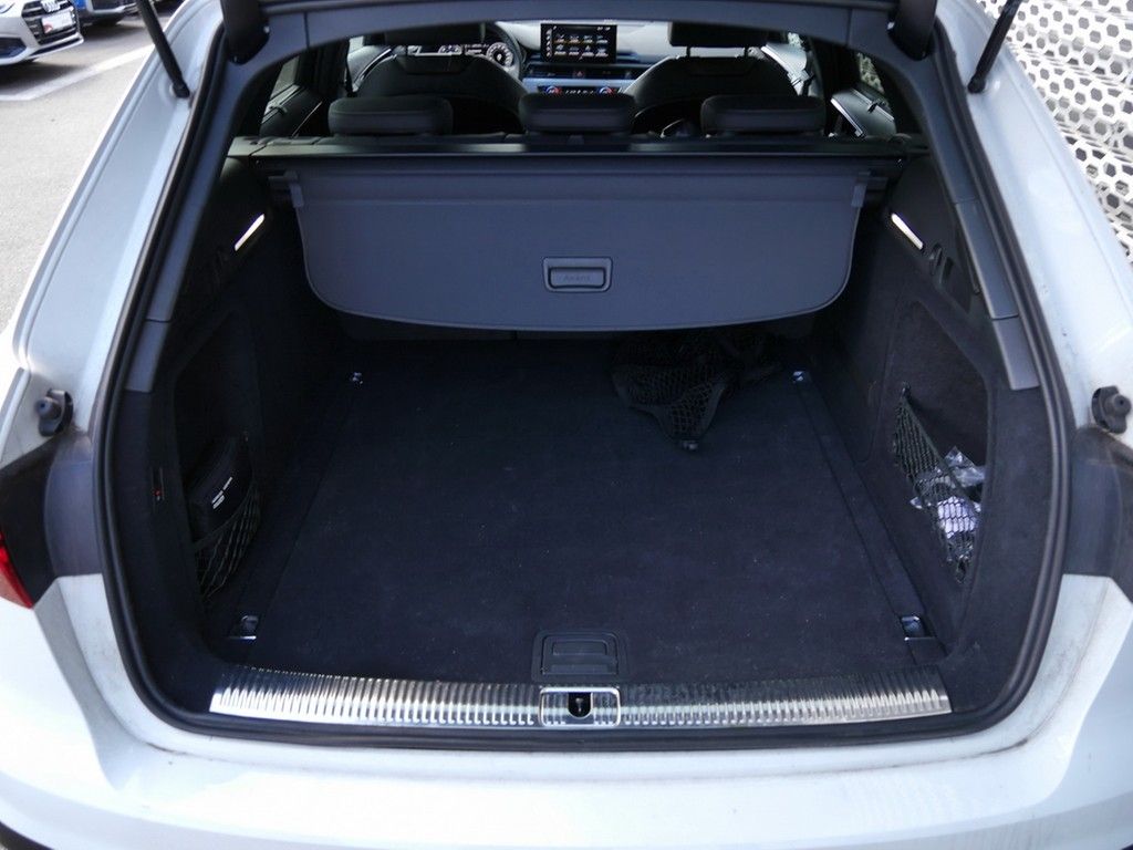 Audi A4 Avant 40 TDI quattro S line - Samsaru's Car Outlet